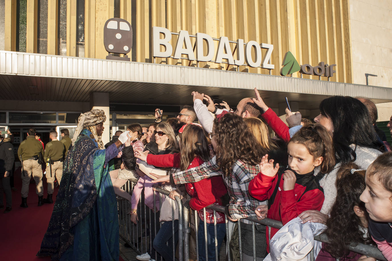 Fotos: Los Reyes Magos llenan de ilusión Badajoz