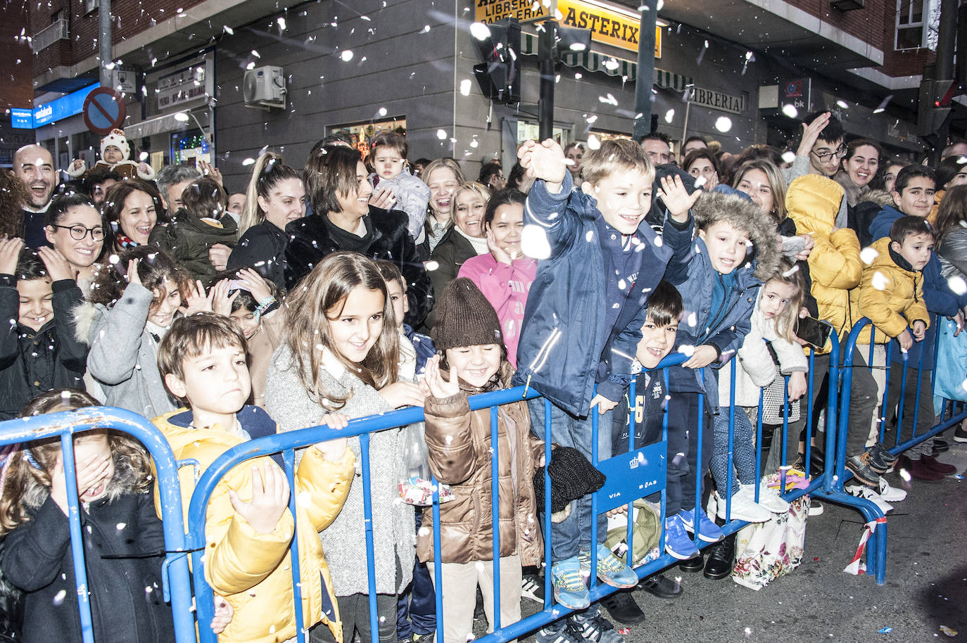 Fotos: Los Reyes Magos llenan de ilusión Badajoz
