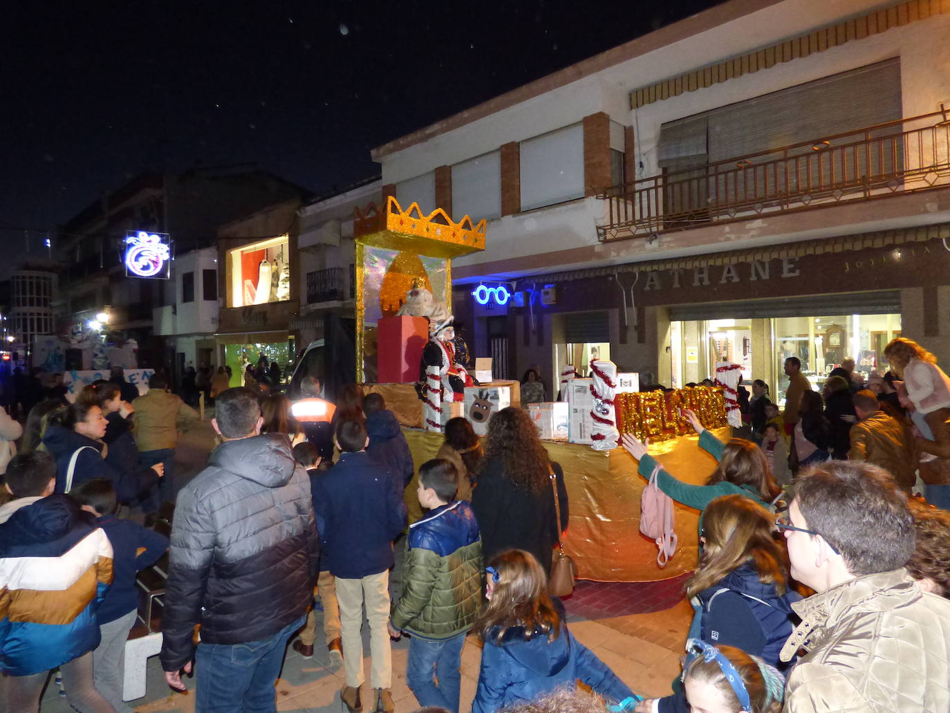 Castuera. Mayores y pequeños se echaron a la calle. :: 