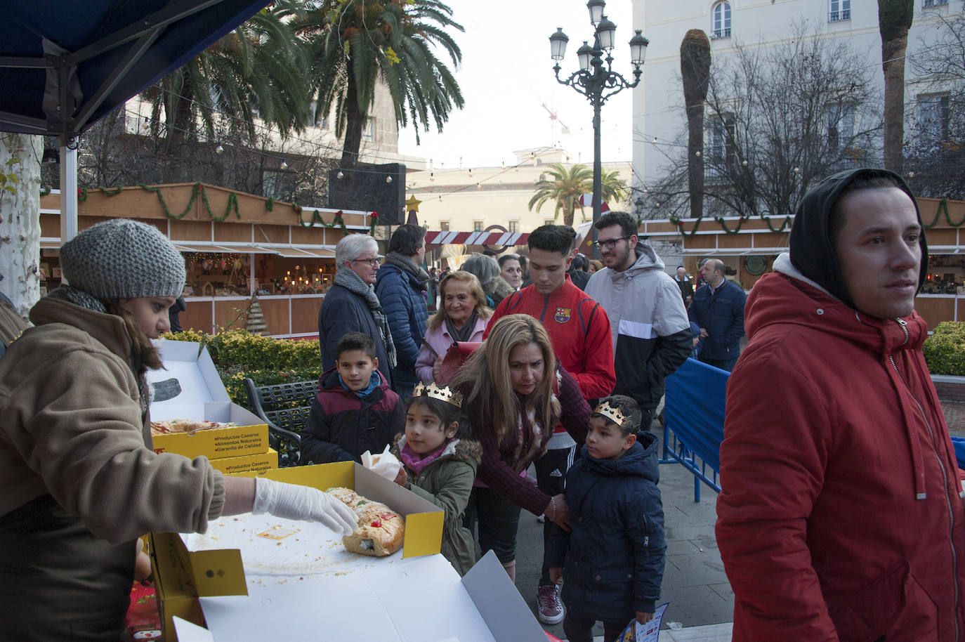 Fotos: Un roscón de premio con largas colas en Badajoz