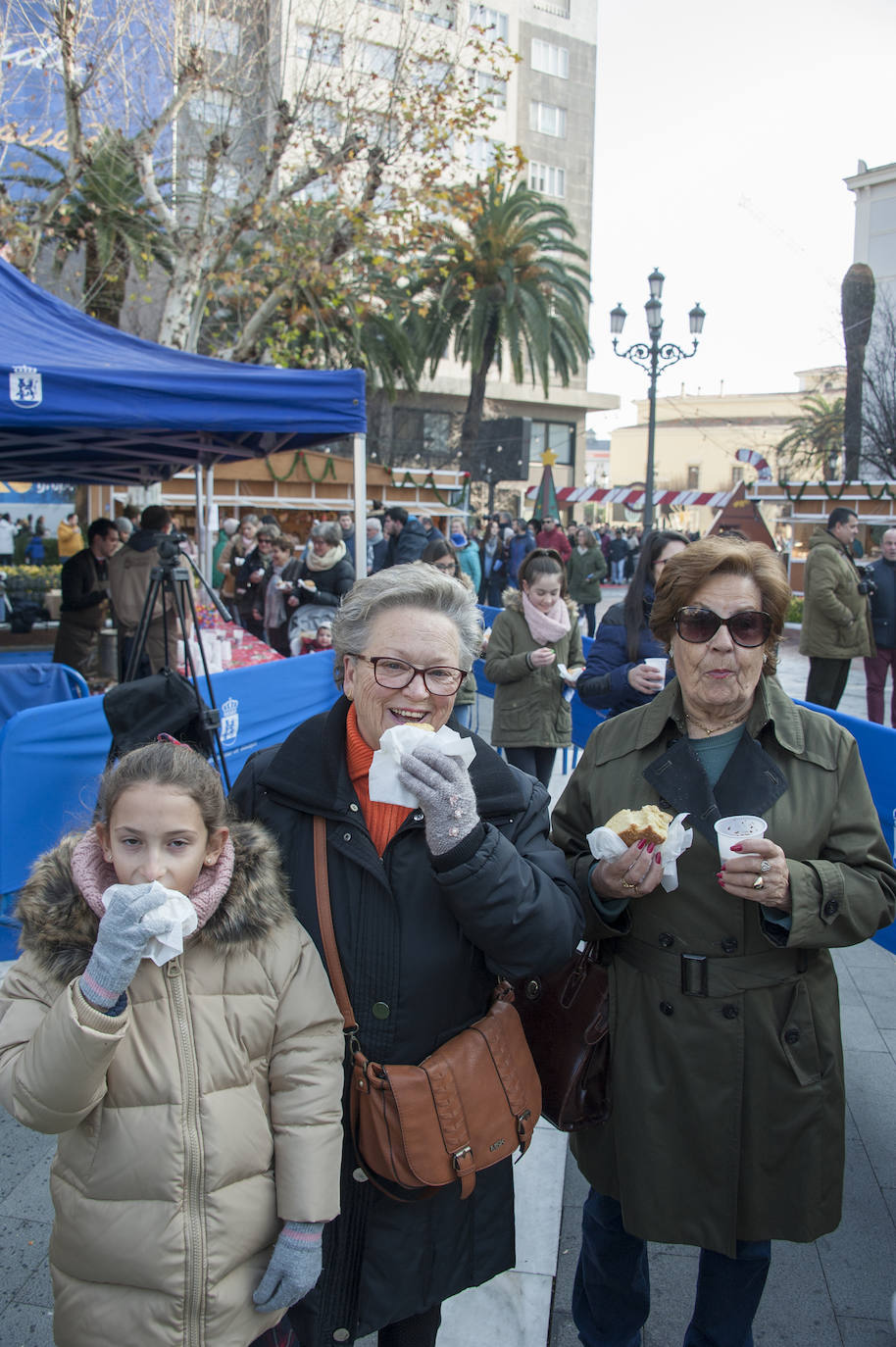 Fotos: Un roscón de premio con largas colas en Badajoz