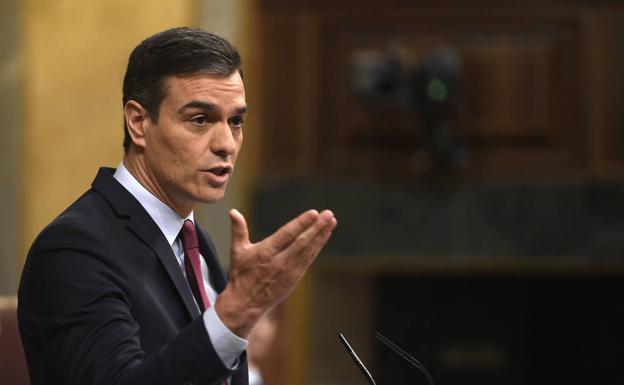 FOTO: Pedro Sánchez durante su discurso antes de la votación definitiva. | VÍDEO: Sánchez anuncia una reforma para evitar el bloqueo político durante el discurso 