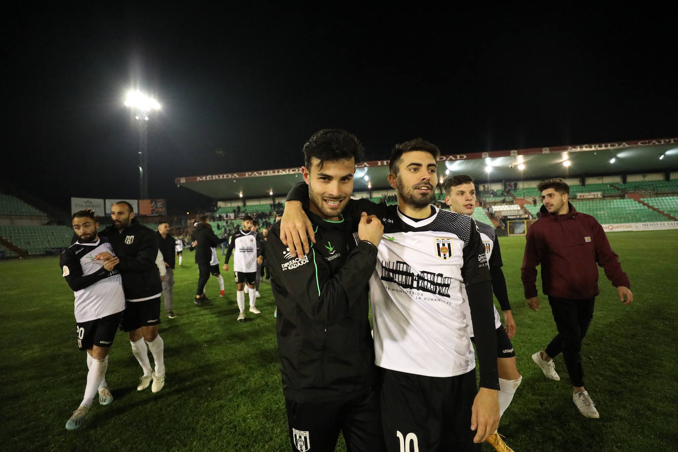 Fotos: El Mérida pasa en la tanda de penaltis y sigue en la Copa