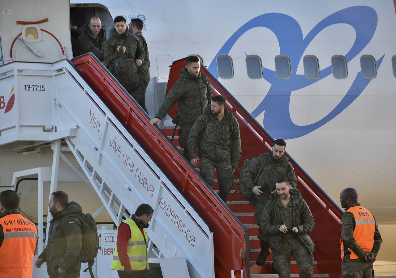 Fotos: Regresa Badajoz el primer contingente de militares extremeños desplegados en Letonia