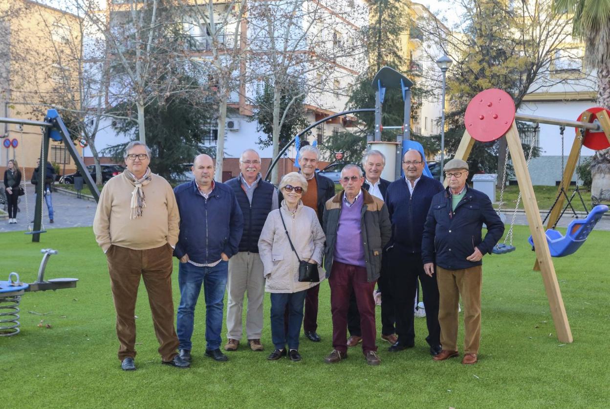 De izq a dcha, Casimiro Zama, hijo de Zacarías Zama, Tomás Liberal González, Manuel Jiménez, Vicenta Martínez, José Saquete, José Vinagre, Gaspar Morillo, Tomás Liberal Bachiller y Manuel Larios. :: romero