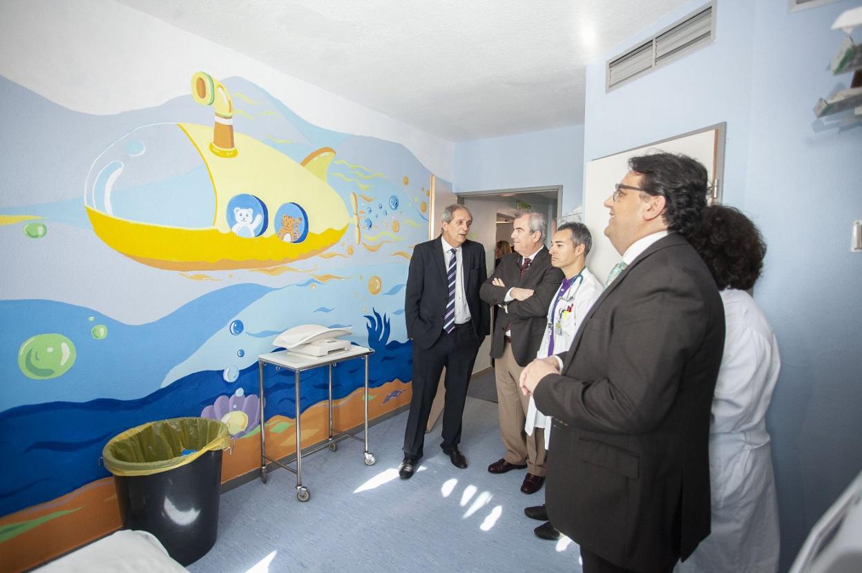 Vergeles visitó ayer la nueva planta de Pediatría del San Pedro.