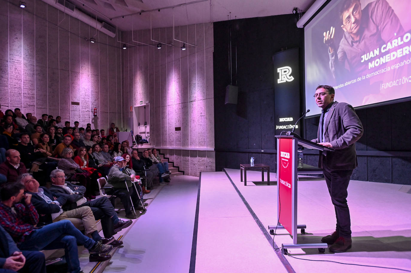 Monedero en la conferencia de la Rucab. 