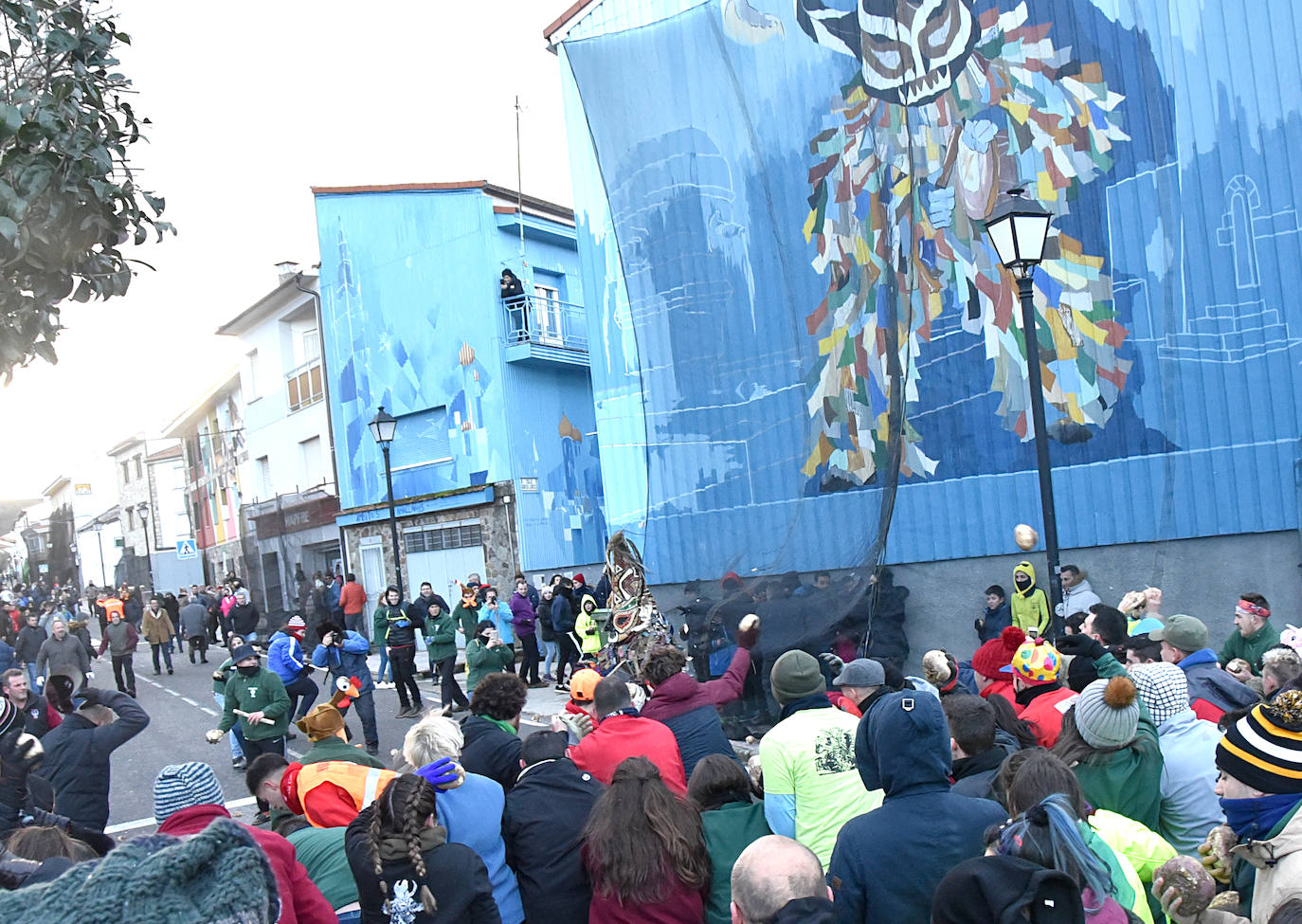 Fotos: La localidad de Piornal vuelve a llenarse de público para participar en el Jarramplas