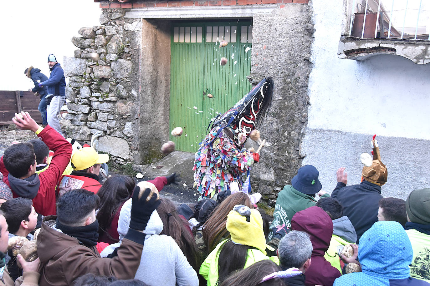 Fotos: La localidad de Piornal vuelve a llenarse de público para participar en el Jarramplas