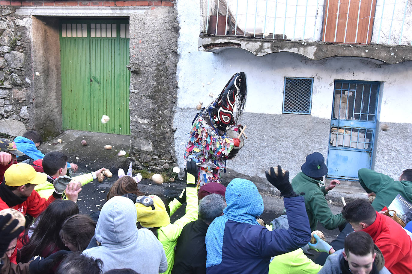 Fotos: La localidad de Piornal vuelve a llenarse de público para participar en el Jarramplas