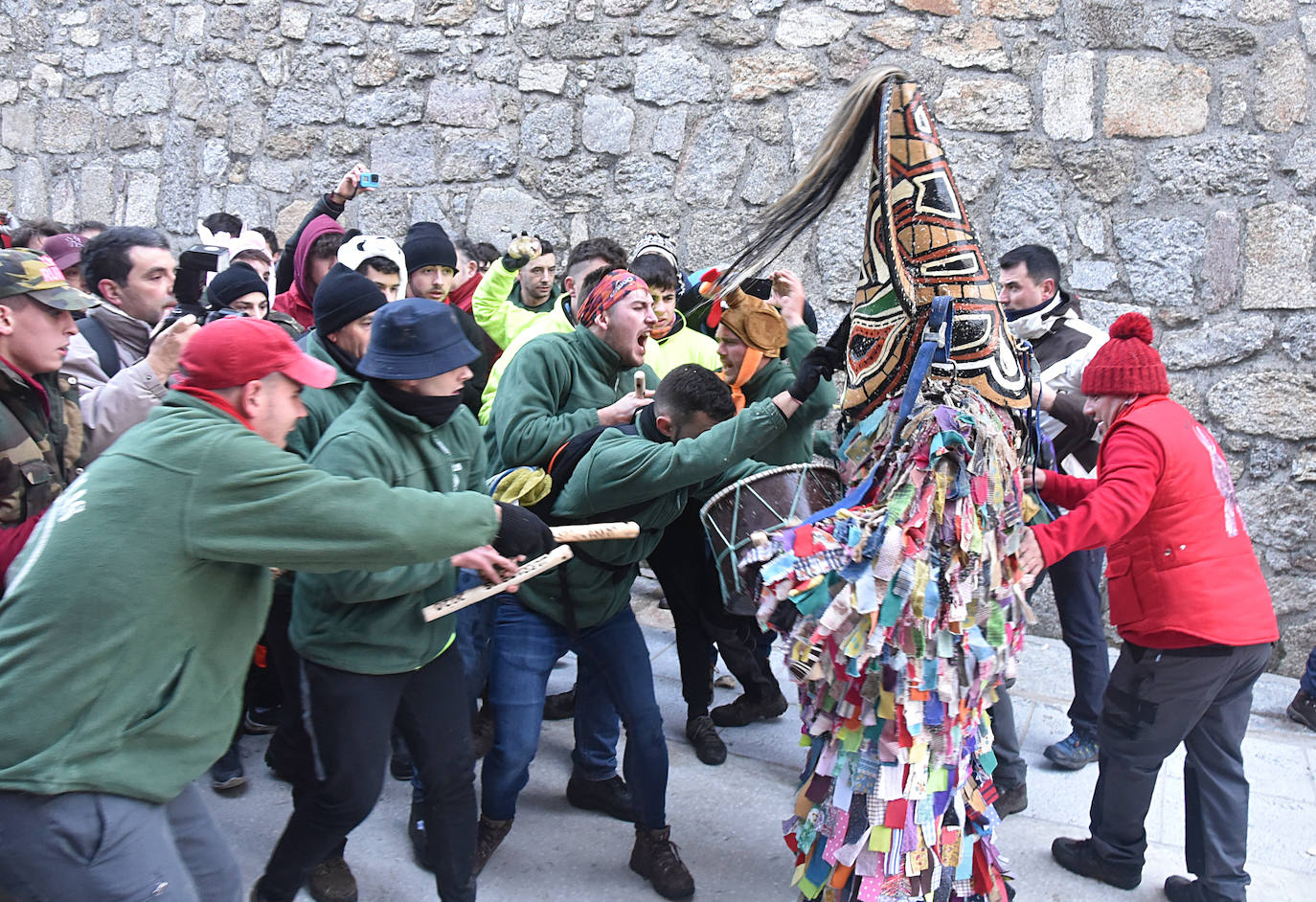 Fotos: La localidad de Piornal vuelve a llenarse de público para participar en el Jarramplas