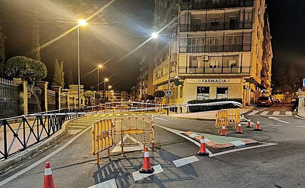 Avenida cortada al tráfico.