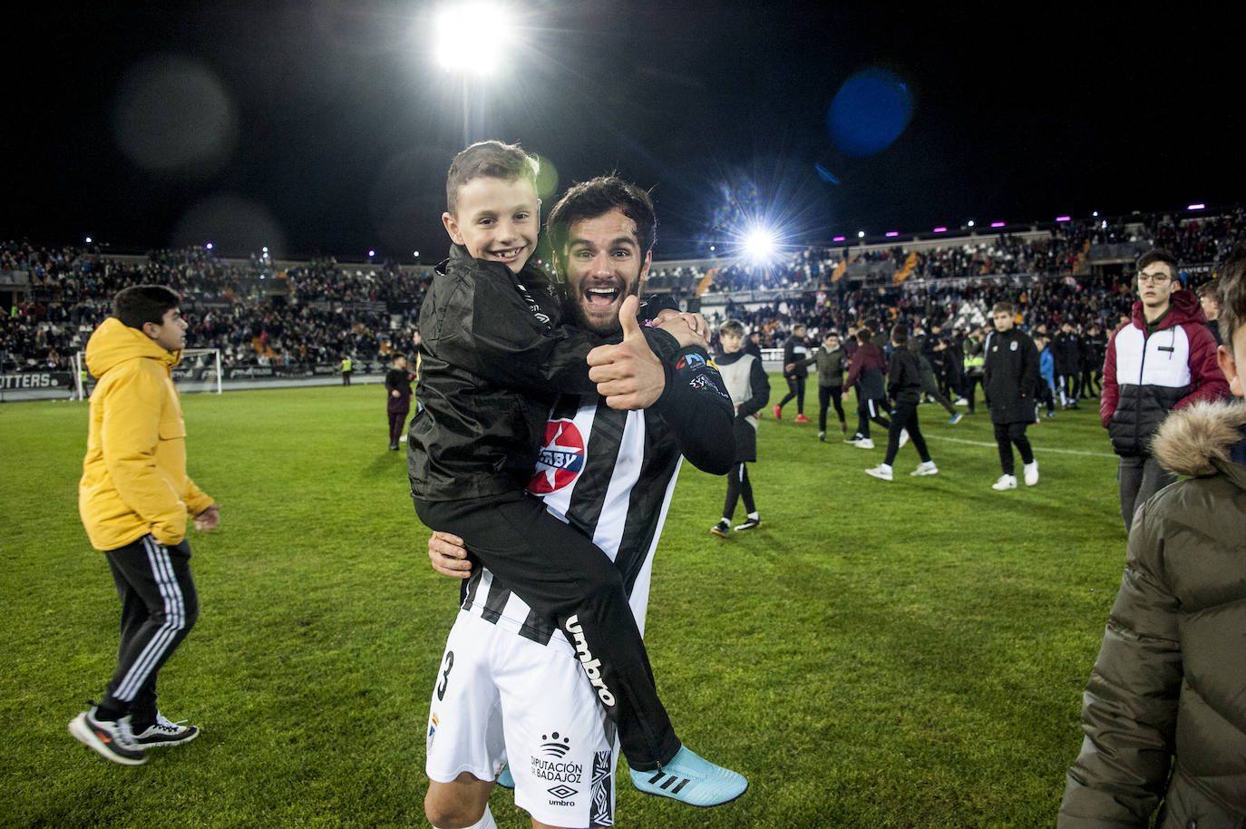 13.000 espectadores disfrutaron de la victoria del CD Badajoz ante el Eibar