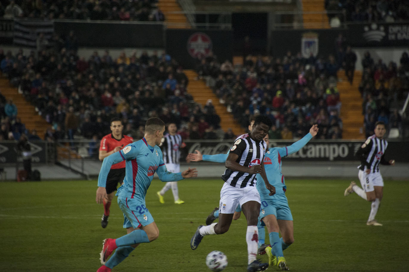 13.000 espectadores disfrutaron de la victoria del CD Badajoz ante el Eibar