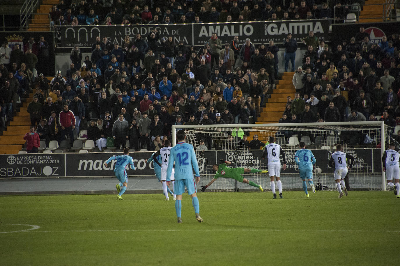 13.000 espectadores disfrutaron de la victoria del CD Badajoz ante el Eibar