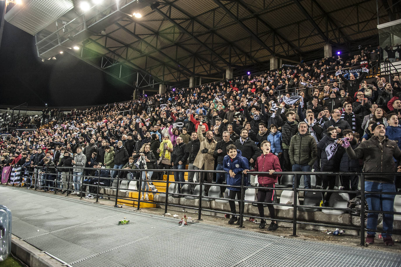 13.000 espectadores disfrutaron de la victoria del CD Badajoz ante el Eibar