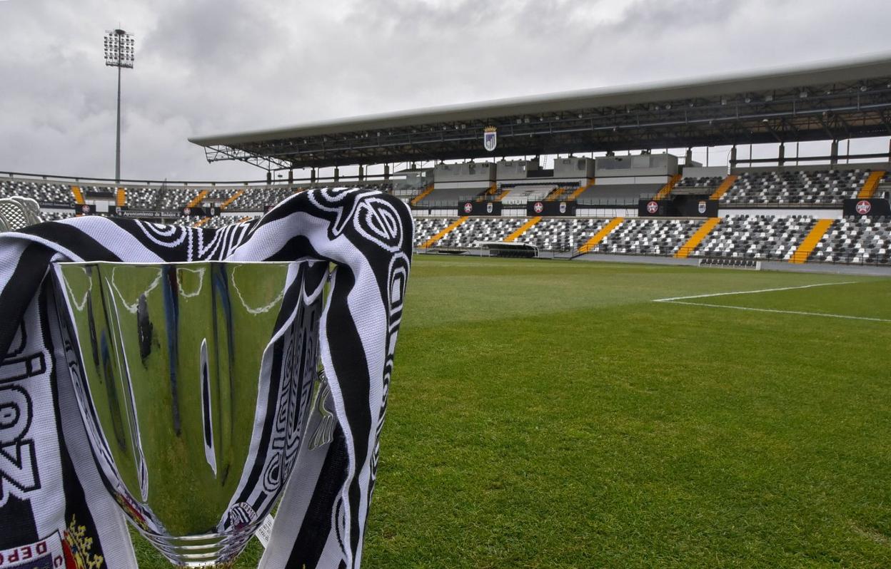 La ciudad se ha ilusionado con la Copa y el Nuevo Vivero registrará ante el Eibar la mejor entrada de la temporada. :: CASIMIRO MORENO