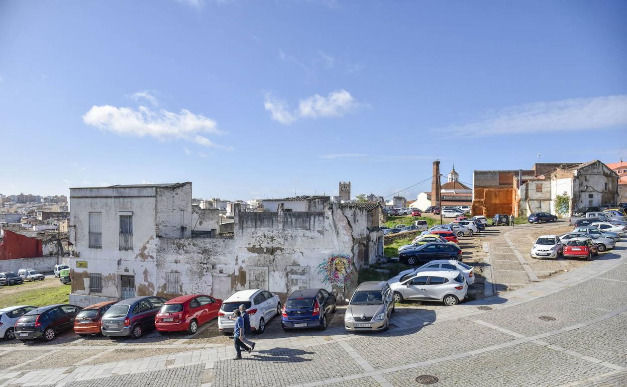 Las tres viviendas que se van a derribar. :: HOY