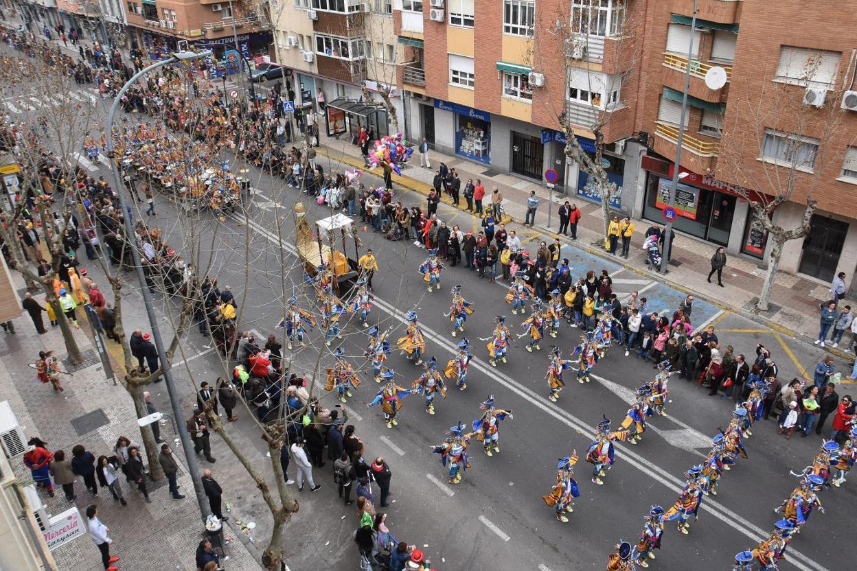 El pasado desfile del Entierro de la Sardina en San Roque. :: HOYH