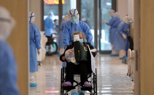 China registra 15.000 nuevos casos de infectados por el coronavirus en un solo día