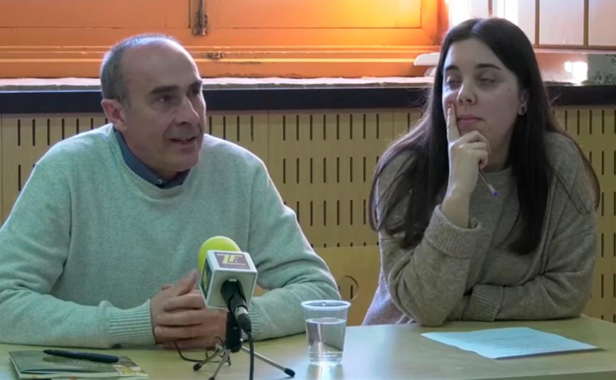 Demetrio Alonso Izquierdo presenta su libro «Reflejos» en la Biblioteca de Fregenal de la Sierra