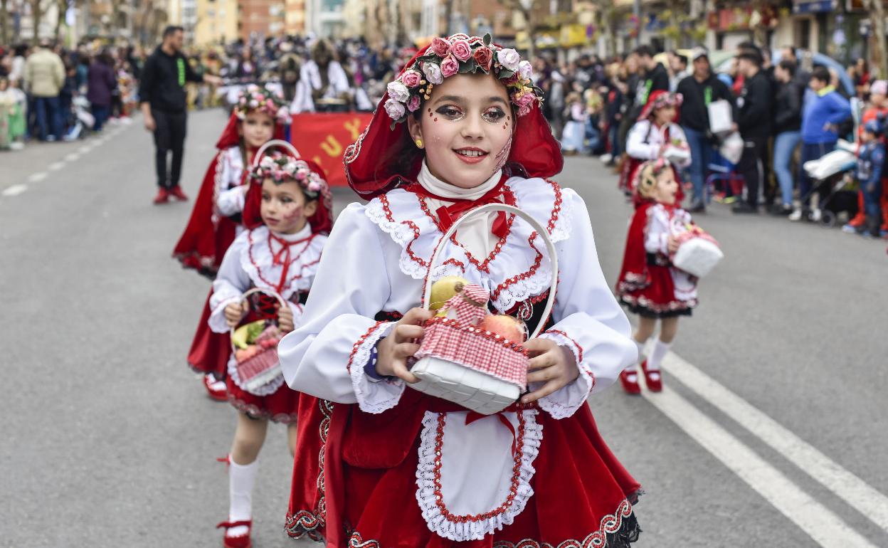 Desfile infantil de comparsas.