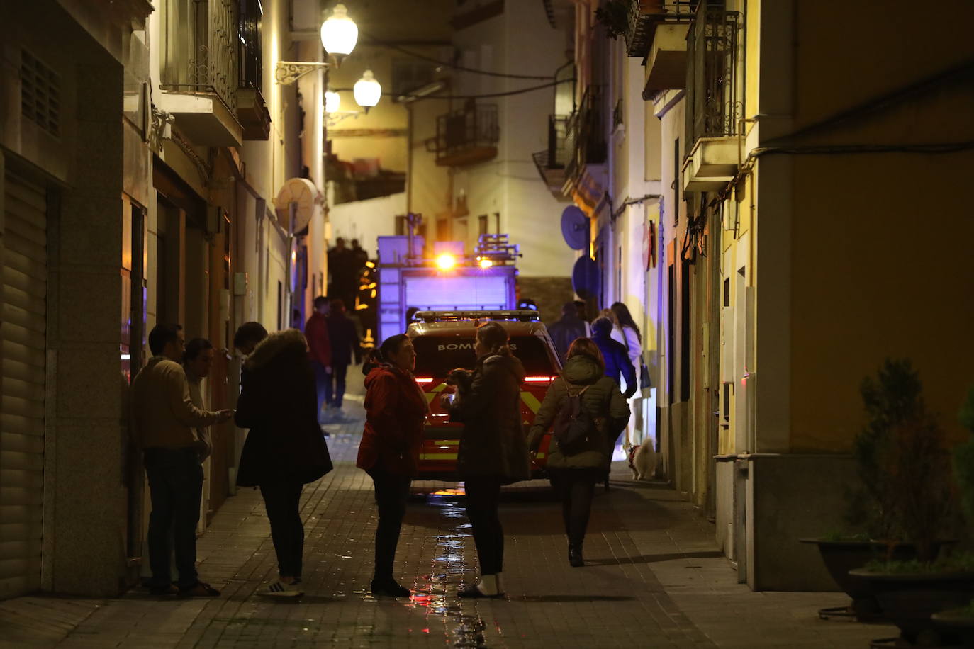 La Policía Nacional ha acordonado Baños y alrededores por un escape en la acometida a una vivienda