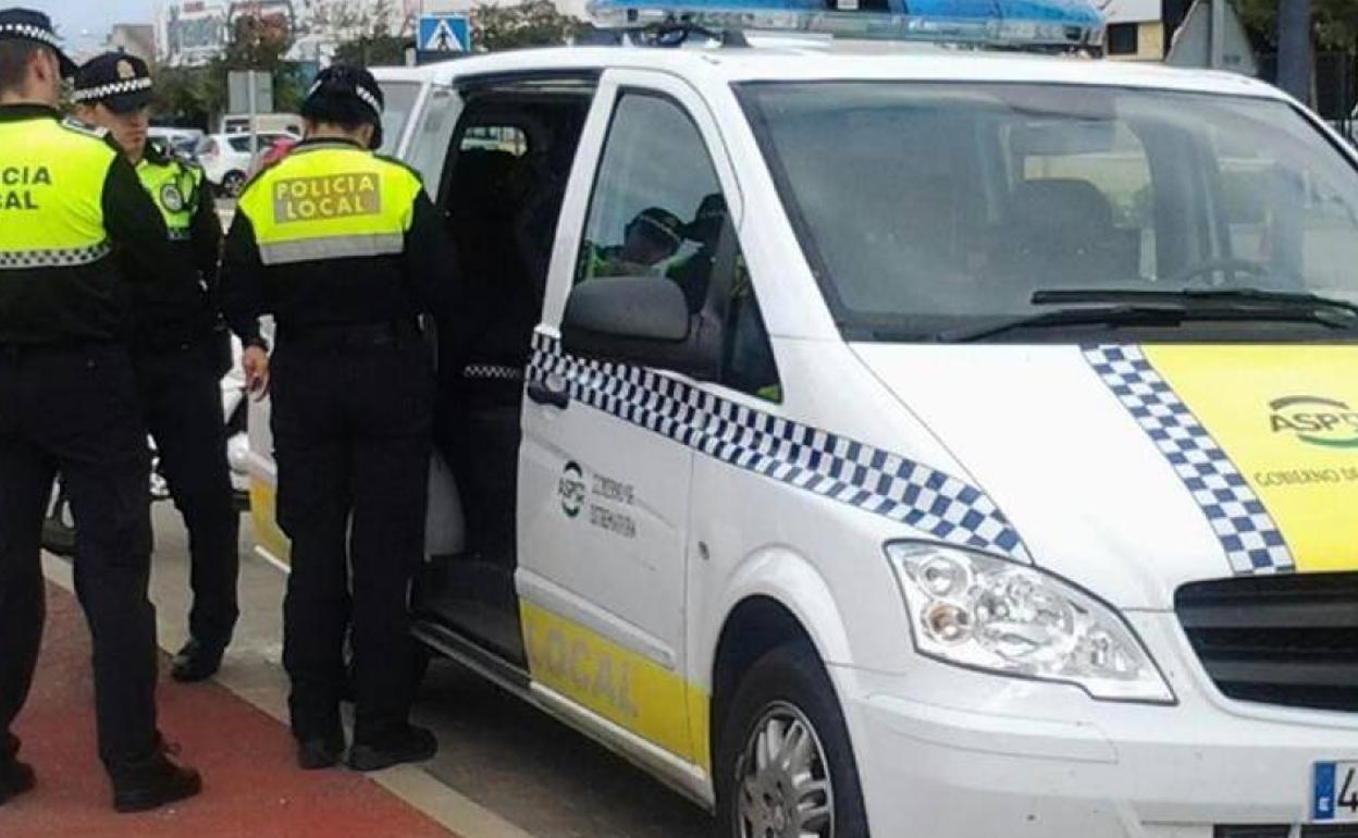 Identifican en Talavera la Real a un conductor que circulaba ebrio, con las luces apagadas y haciendo zig-zag