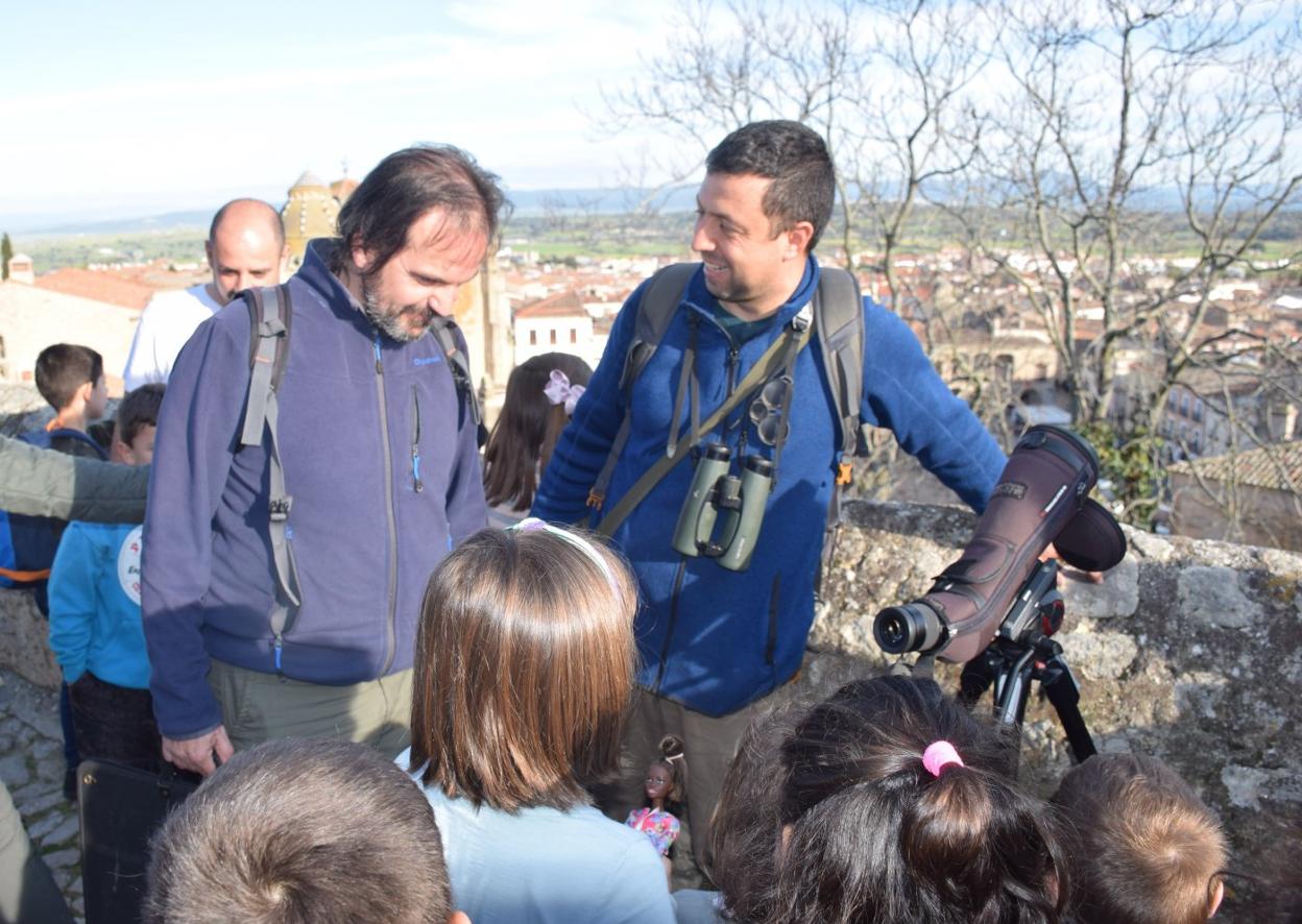 Avistamiento de aves con menores y el cuentacuentos. JSP