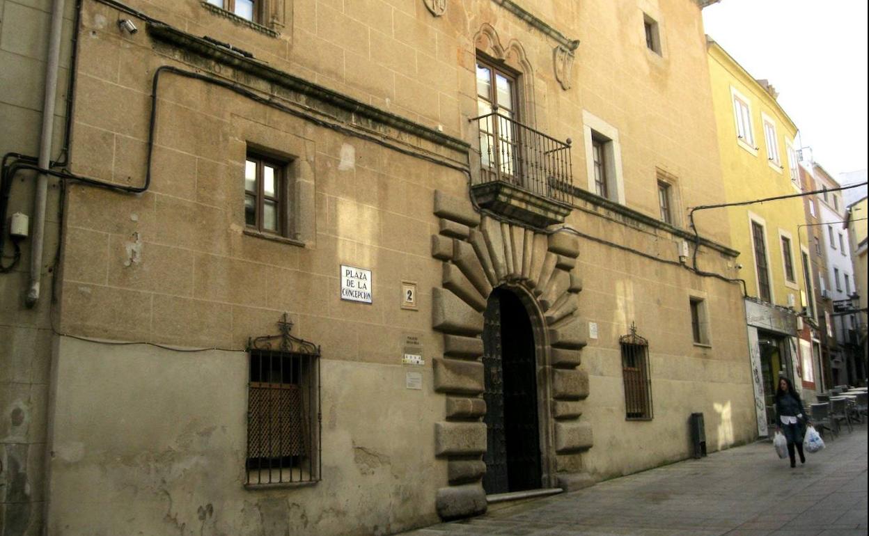 Se presenta una novela en el Palacio de la Isla