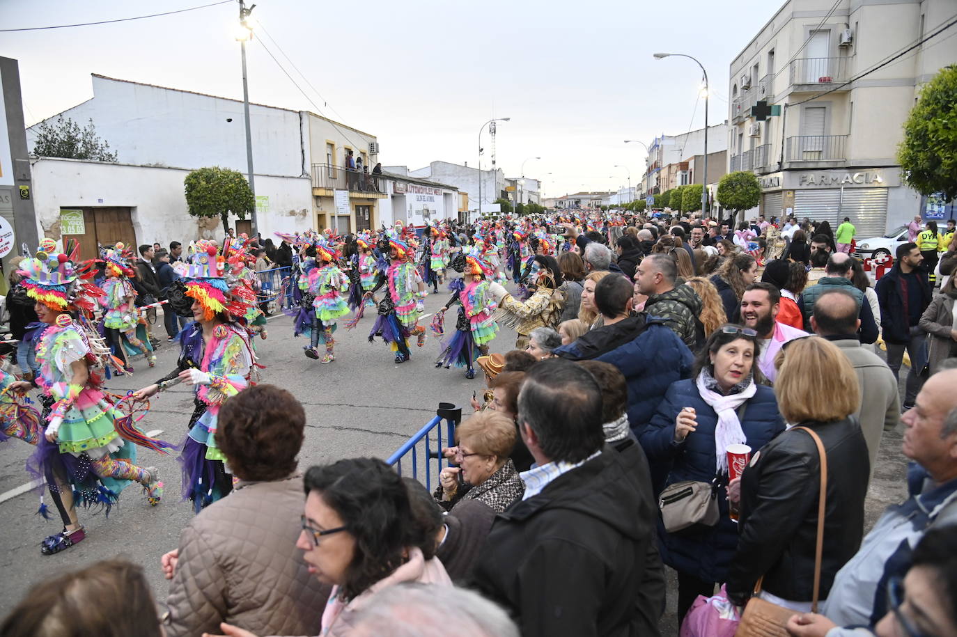 Fotos: Desfile de comparsas en Talavera la Real