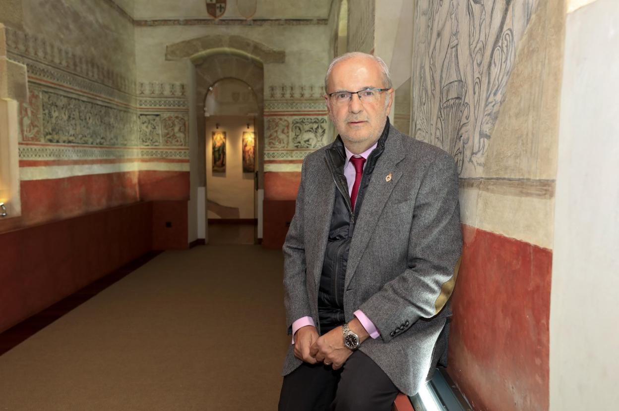 Santos Benítez es licenciado en Geografía e Historia por la Universidad de Salamanca. lorenzo cordero