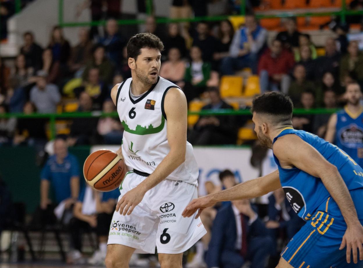 Uriz ayudó mucho en la anotación ayer ante el Ourense con 20 puntos. 