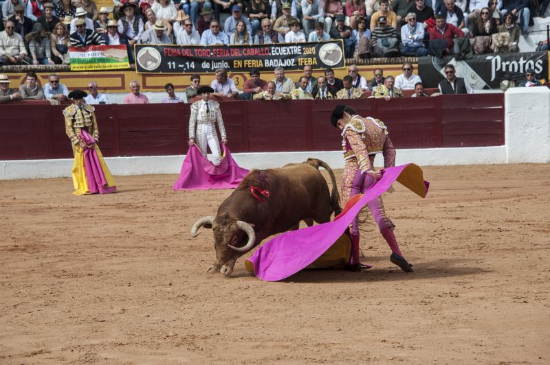 Alarde de torería y valor de Emilio de Justo y Ginés Marín para abrir la puerta grande. 