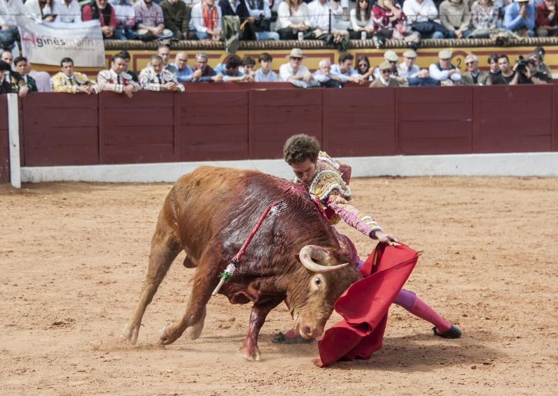 Alarde de torería y valor de Emilio de Justo y Ginés Marín para abrir la puerta grande. 