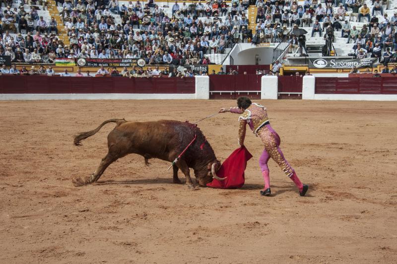 Alarde de torería y valor de Emilio de Justo y Ginés Marín para abrir la puerta grande. 