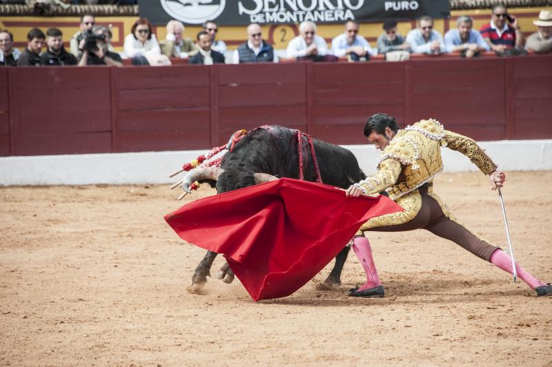 Alarde de torería y valor de Emilio de Justo y Ginés Marín para abrir la puerta grande. 