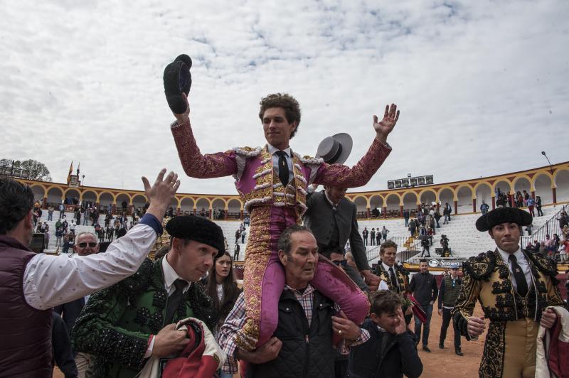 Alarde de torería y valor de Emilio de Justo y Ginés Marín para abrir la puerta grande. 