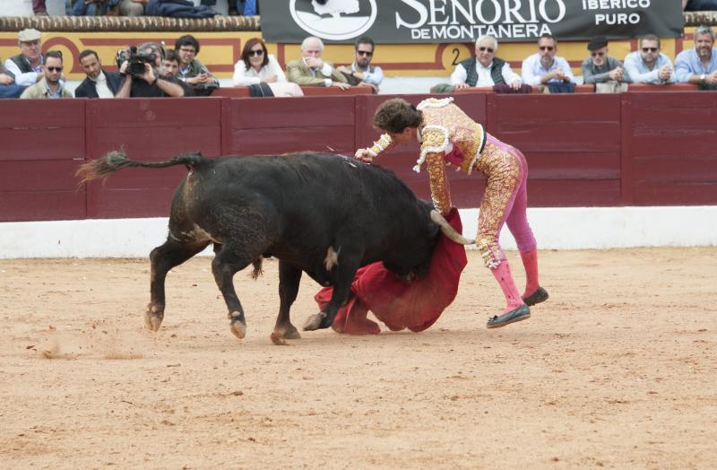 Alarde de torería y valor de Emilio de Justo y Ginés Marín para abrir la puerta grande. 