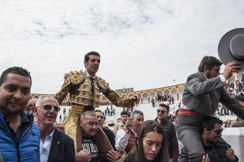 Alarde de torería y valor de Emilio de Justo y Ginés Marín para abrir la puerta grande. 