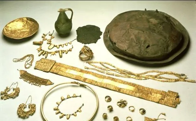 Piezas del tesoro de Aliseda que se encontró hace cien años y se puede ver en el Museo Arqueológico Nacional. 