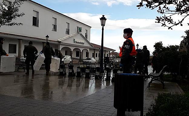 Imagen principal - Despliegan 116 militares en Malpartida de Cáceres, Almaraz y Valencia de Alcántara