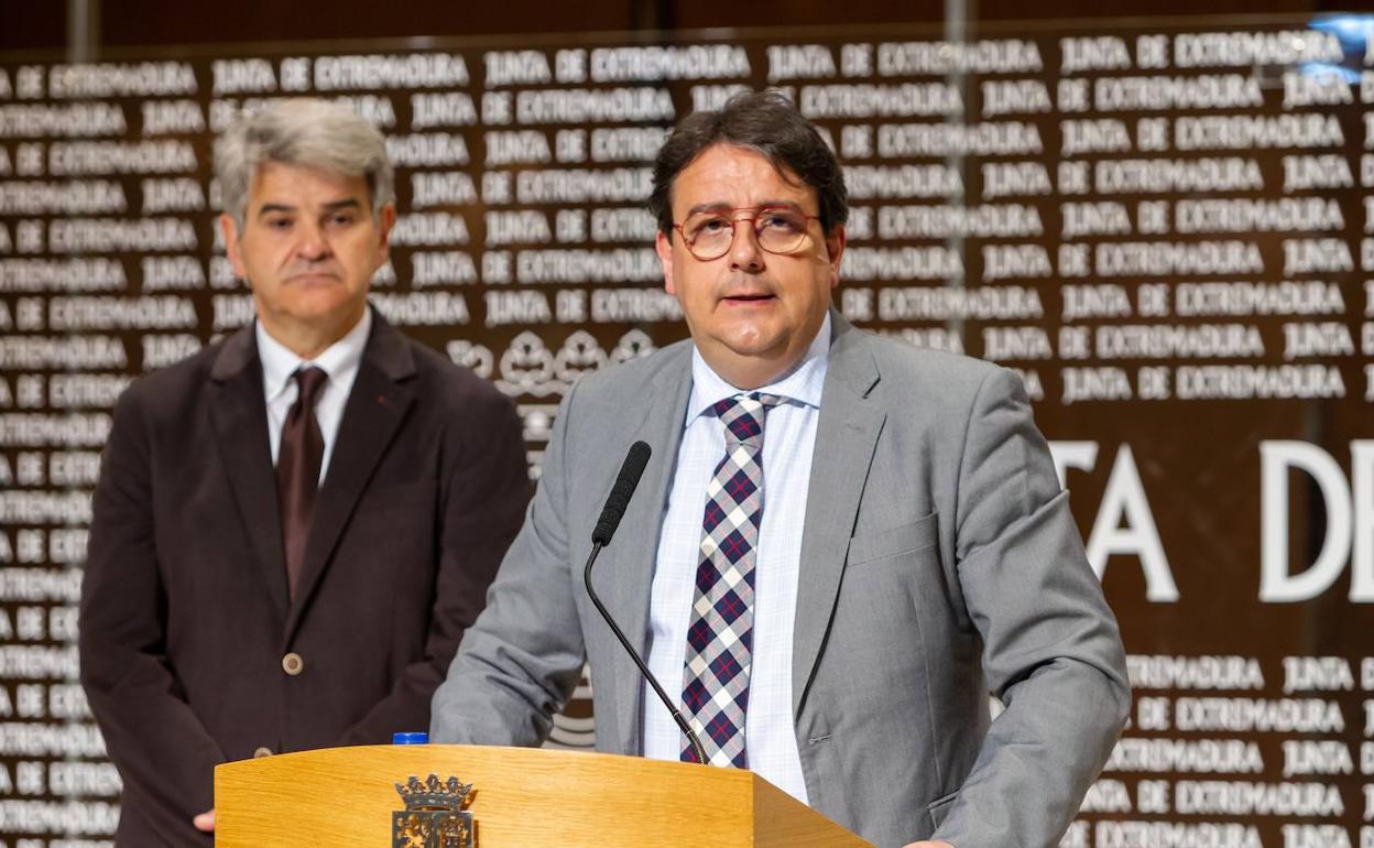 El vicepresidente segundo de la Junta y consejero de Sanidad, José María Vergeles. 