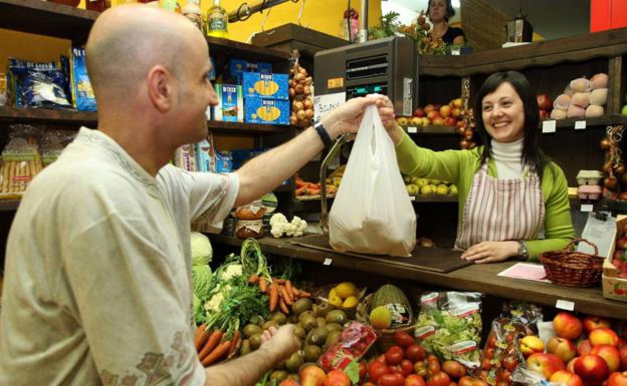 Una compra mínima de 30 euros para salir a la calle en Herrera del Duque