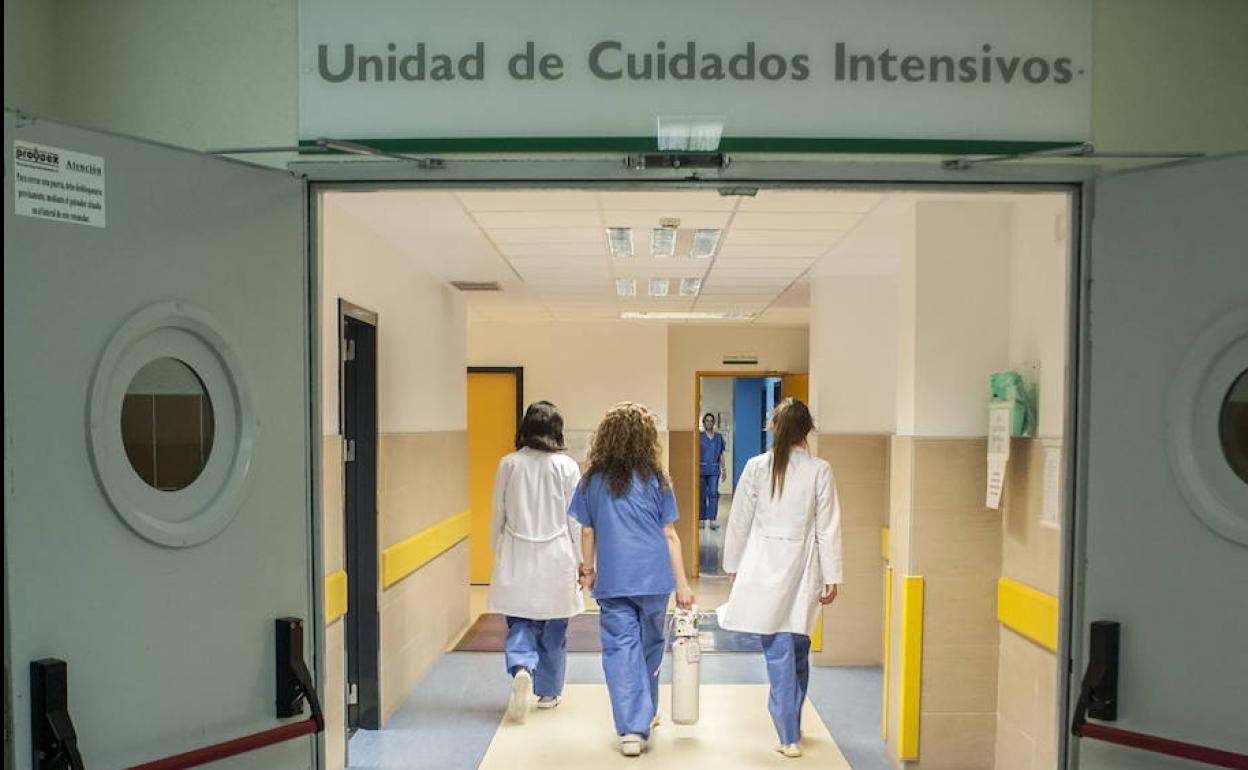 El SES prorrogará los contratos de los médicos residentes de último año