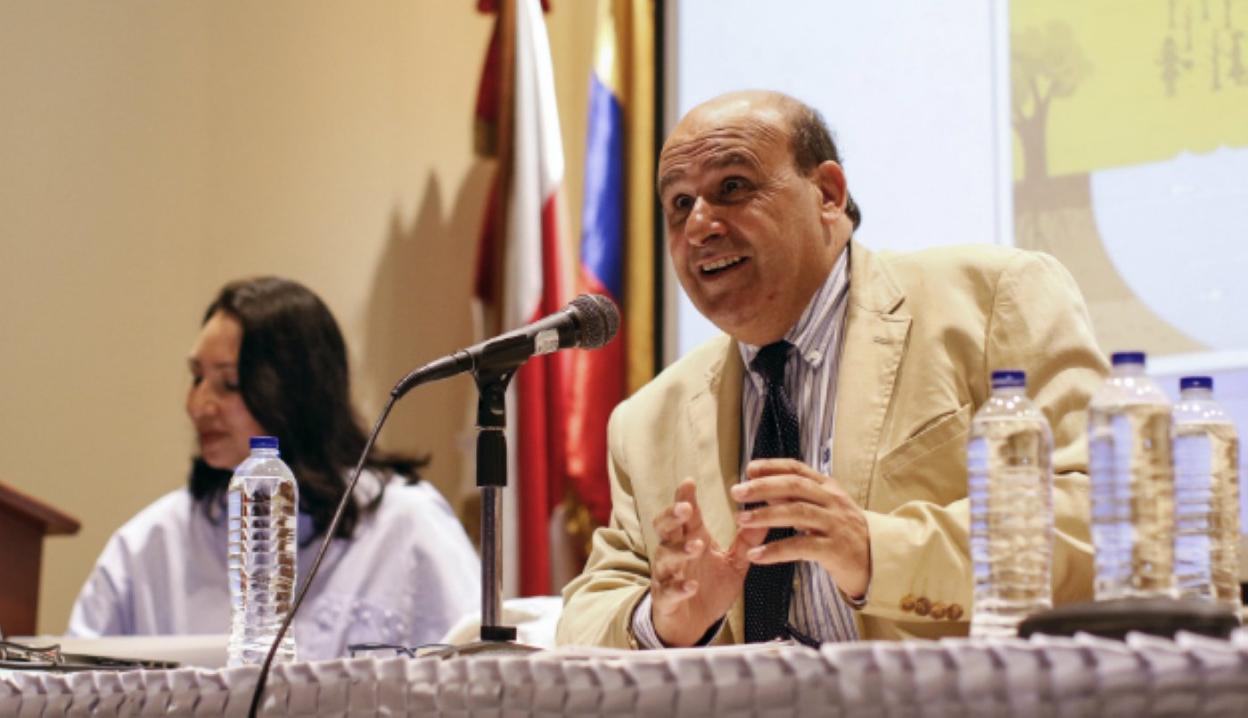 Cástor Díaz Barrado durante un congreso. 