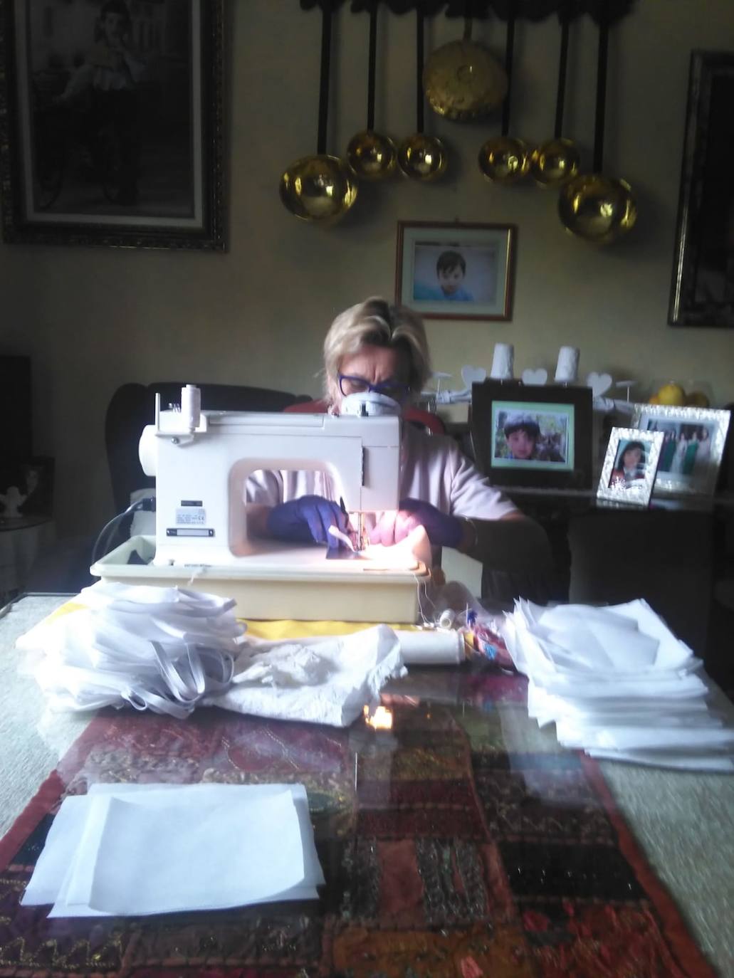 Fotos: Peraleda se vuelca en fabricar y comprar equipos de protección para la protección contra el coronavirus