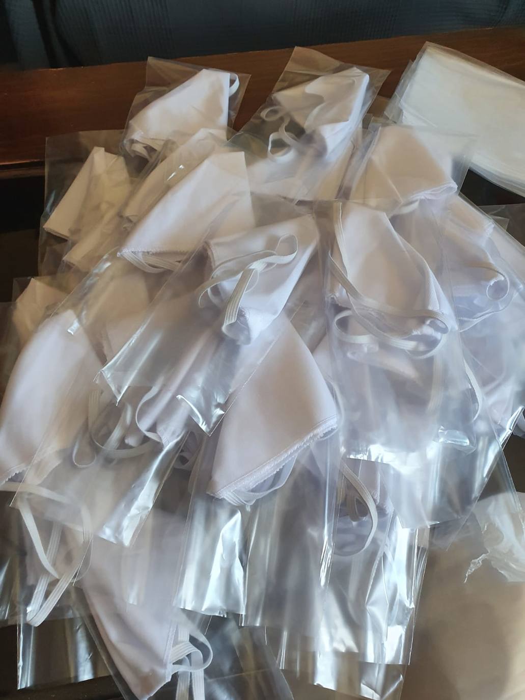 Fotos: Peraleda se vuelca en fabricar y comprar equipos de protección para la protección contra el coronavirus