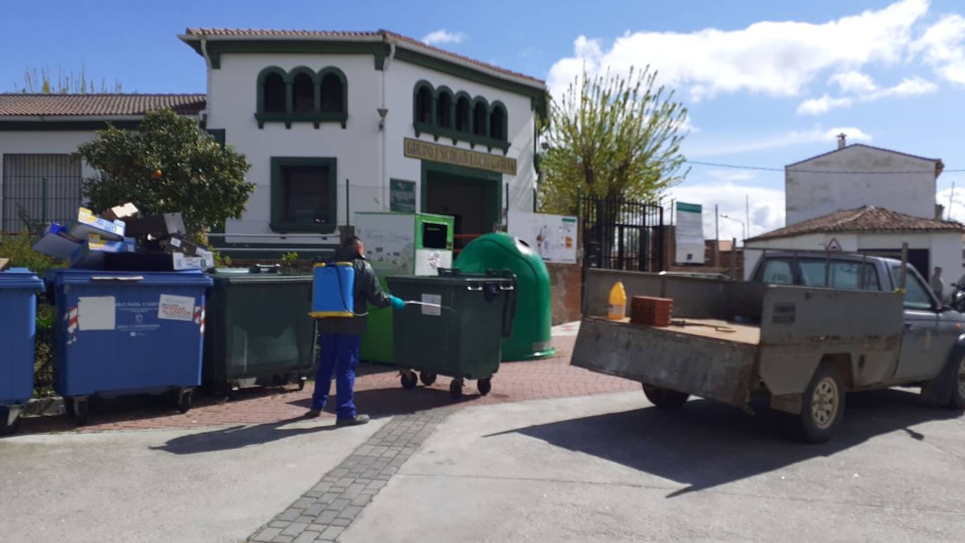 Fotos: Peraleda se vuelca en fabricar y comprar equipos de protección para la protección contra el coronavirus