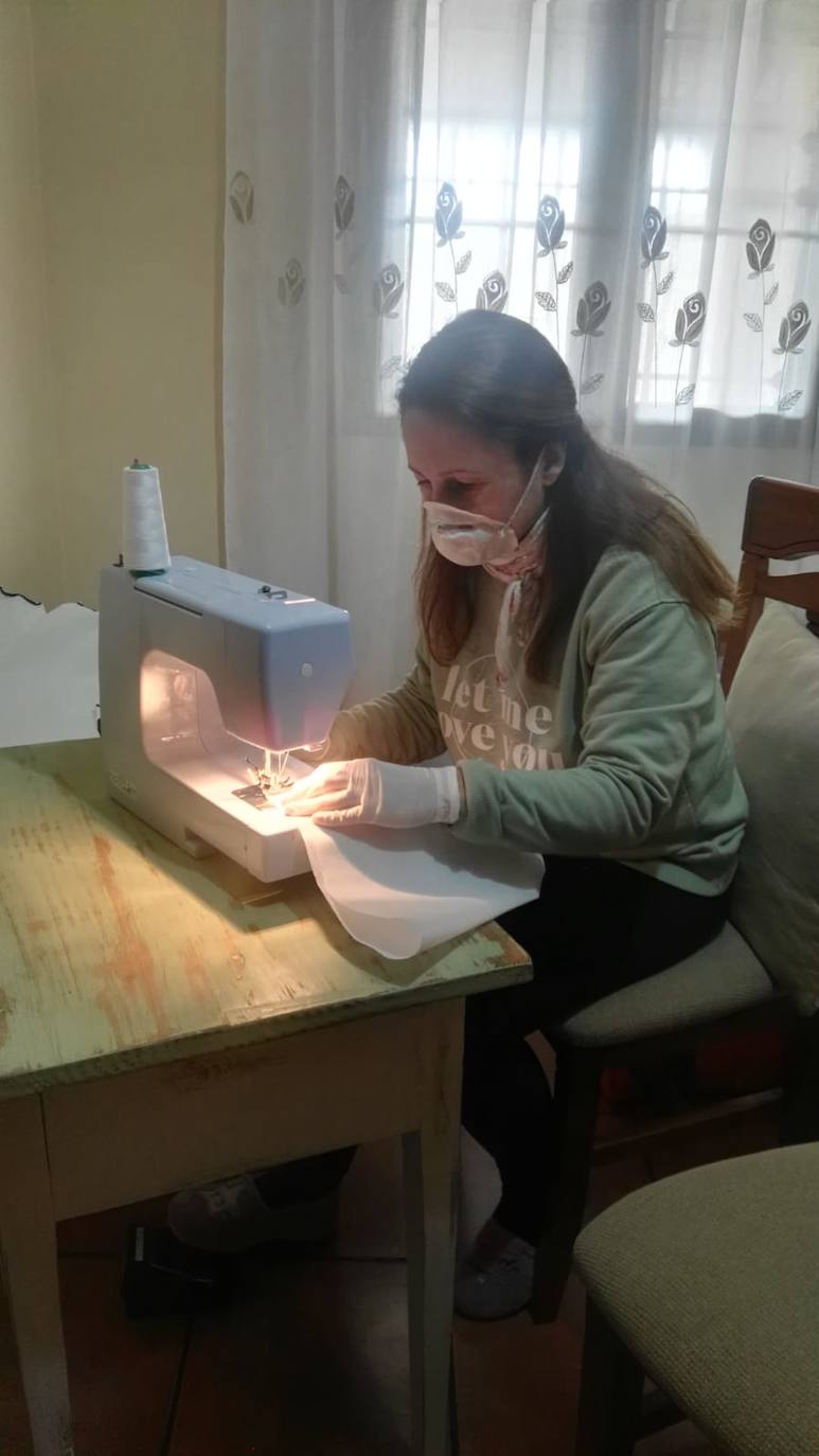 Fotos: Peraleda se vuelca en fabricar y comprar equipos de protección para la protección contra el coronavirus